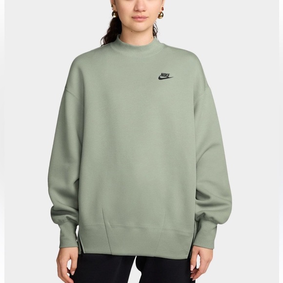 BNWT Women’s Nike Sportswear Tech Fleece Oversized Crew-Neck Sweatshirt - Picture 1 of 8
